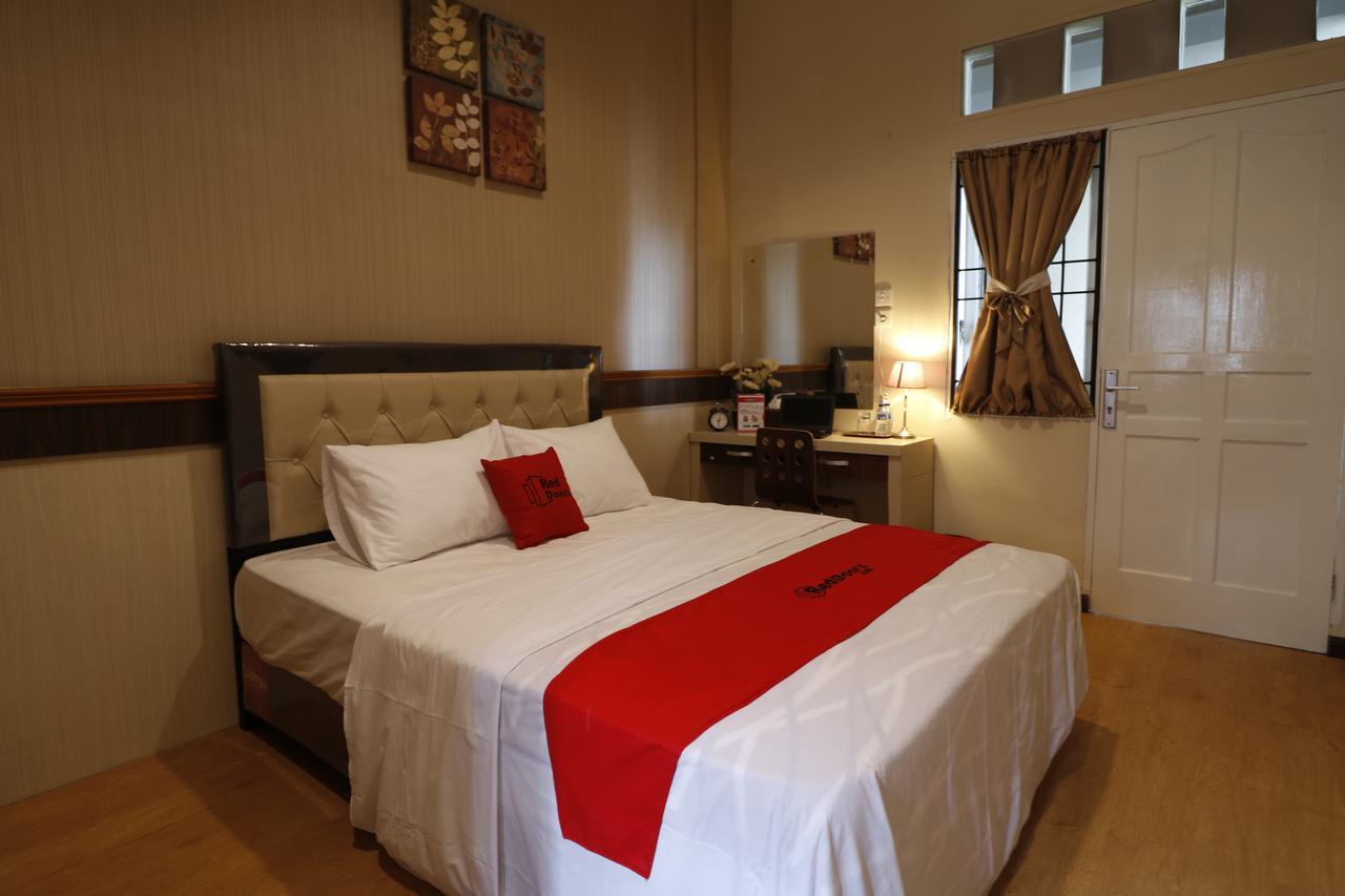 Reddoorz Plus Near Universitas Sumatera Utara Medan Exterior foto