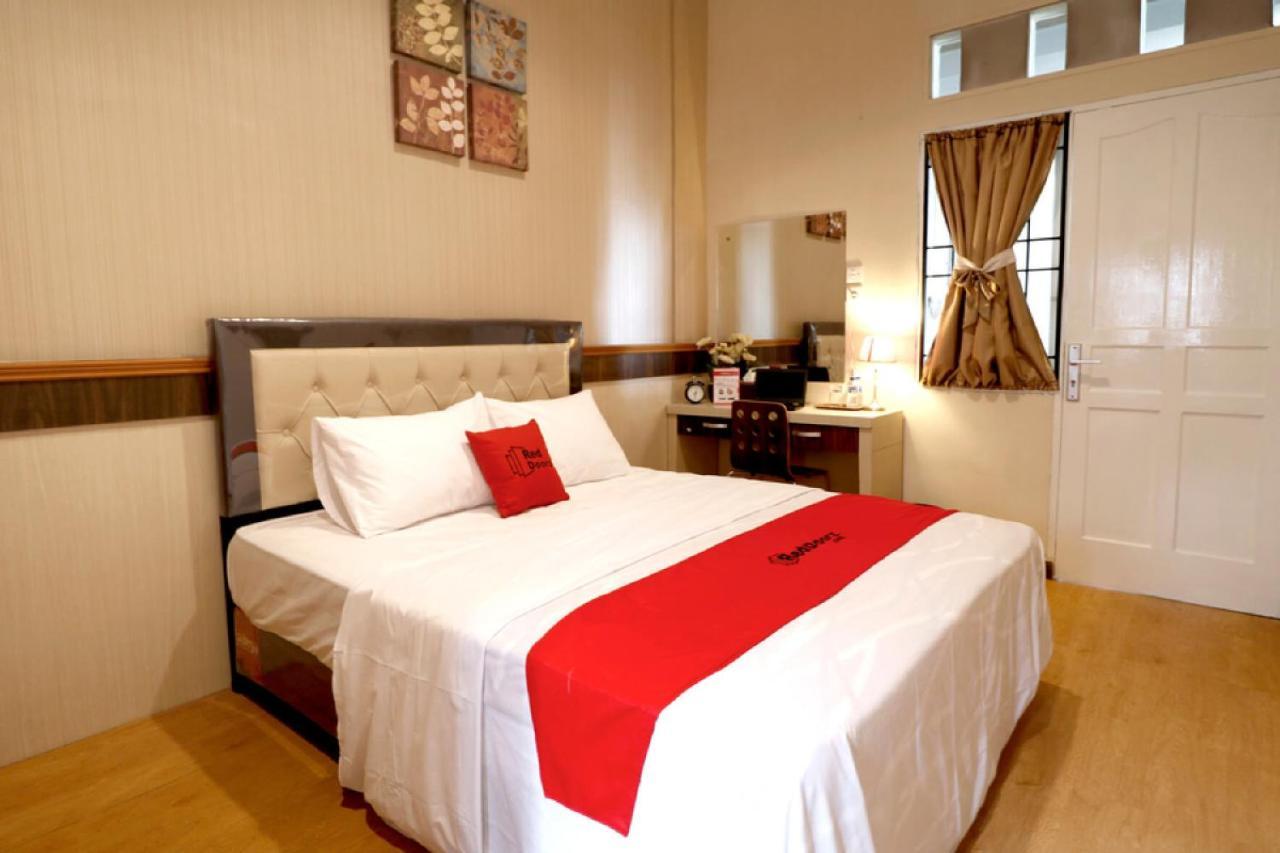 Reddoorz Plus Near Universitas Sumatera Utara Medan Exterior foto